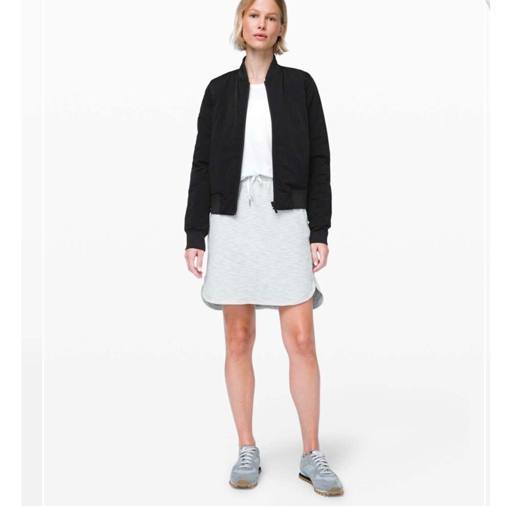 Lululemon On the Fly Skirt *Woven Size 4 White Gray drawstring
